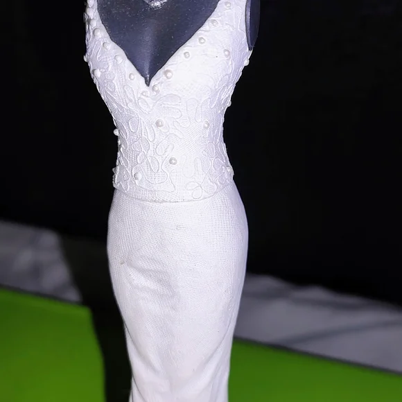 Neiman Marcus Collection of 4 dress forms 5 inches - Picture 3 of 6